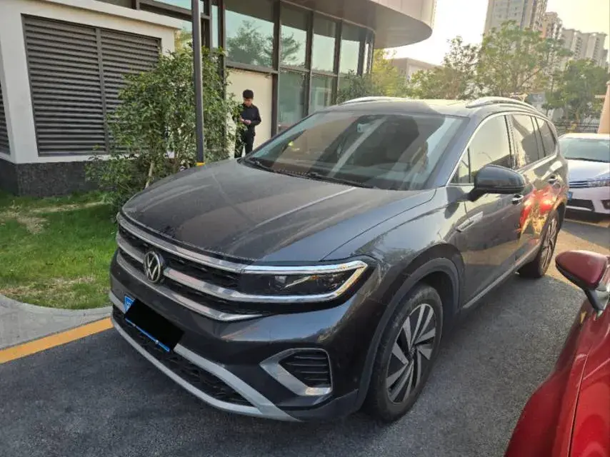 2022 Volkswagen Talagon 2.0T 220HP L4 7DCT