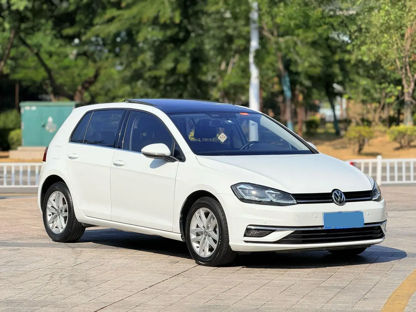 2018 VOLKSWAGEN GOLF thumbnail 3