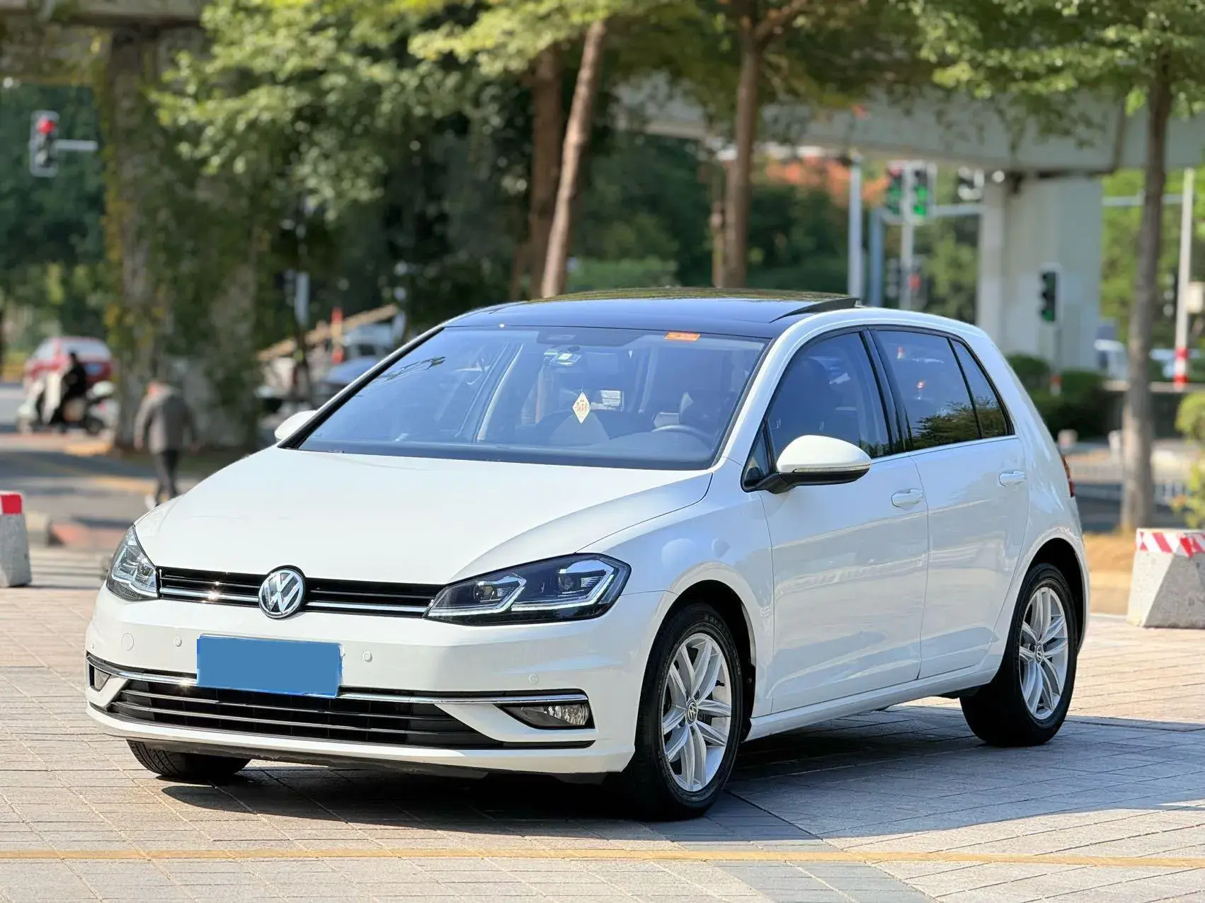2018 VOLKSWAGEN GOLF view 1