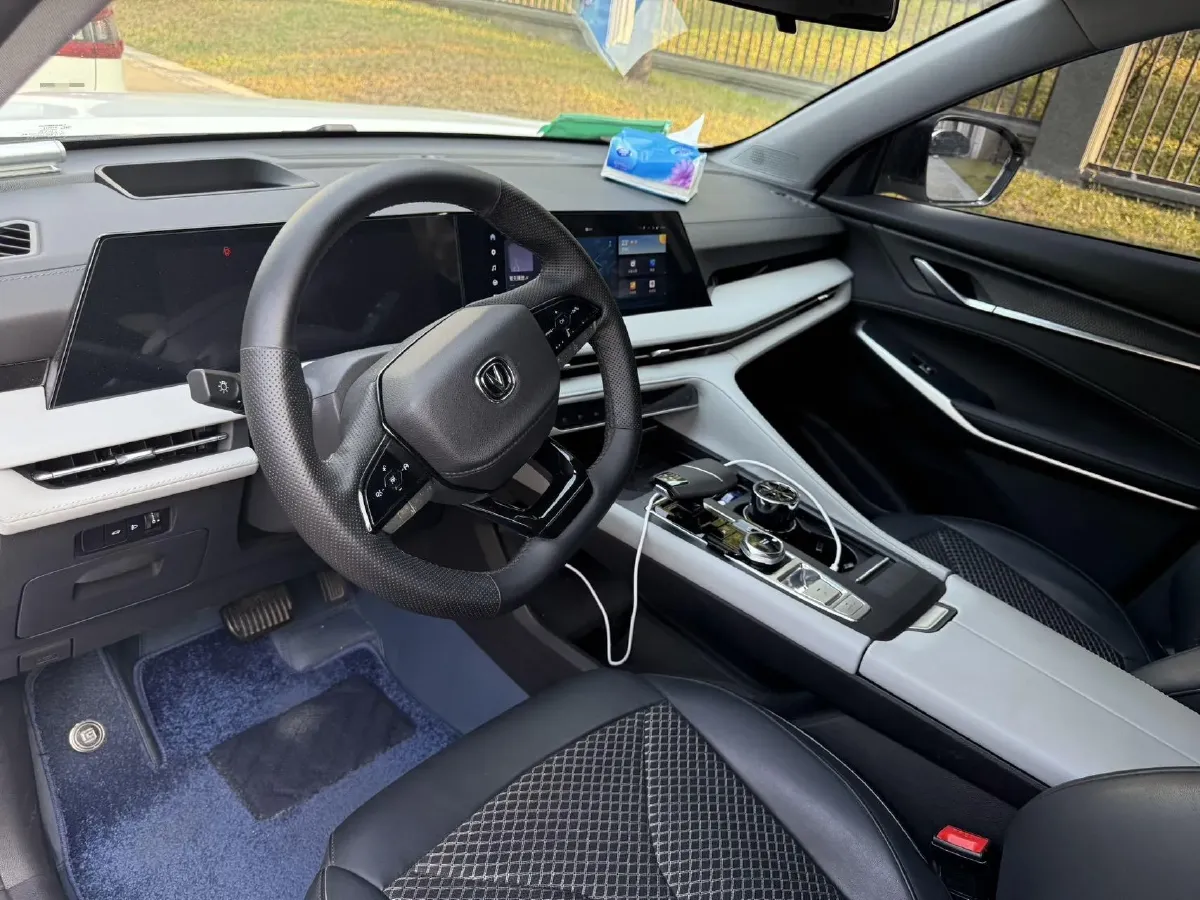 2024 ChangAn CS75 Plus 2.0T 233HP L4 8AT,autocango,china used car exporter,china ev exporter,chinese used car exporter,chinese used ev exporter