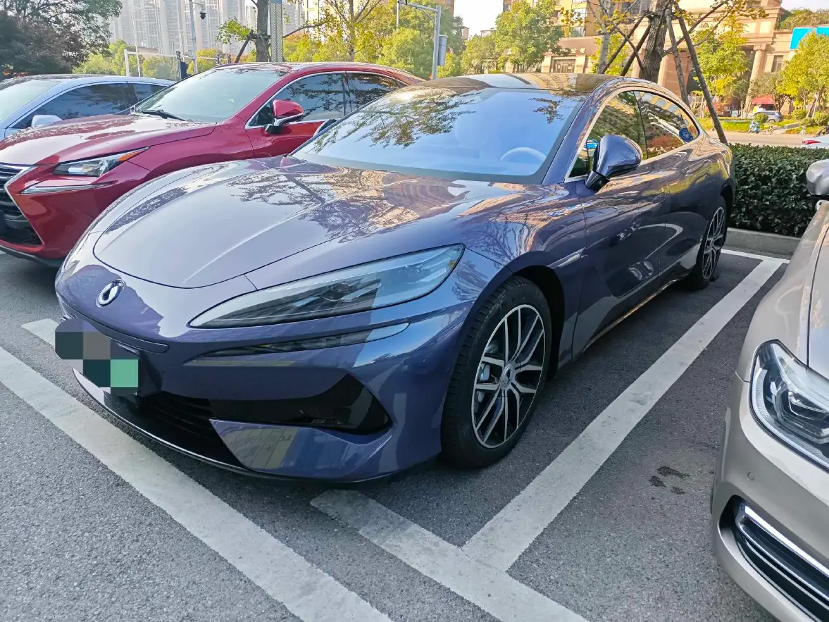 2024 Denza DenzaZ9 2.0T 207HP L4 E-CVT PHEV 38.5KWH