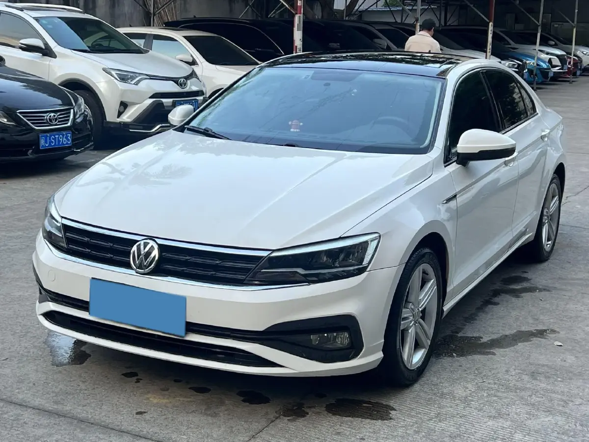 2019 Volkswagen T-Cross 1.4T 150HP L4 7DCT