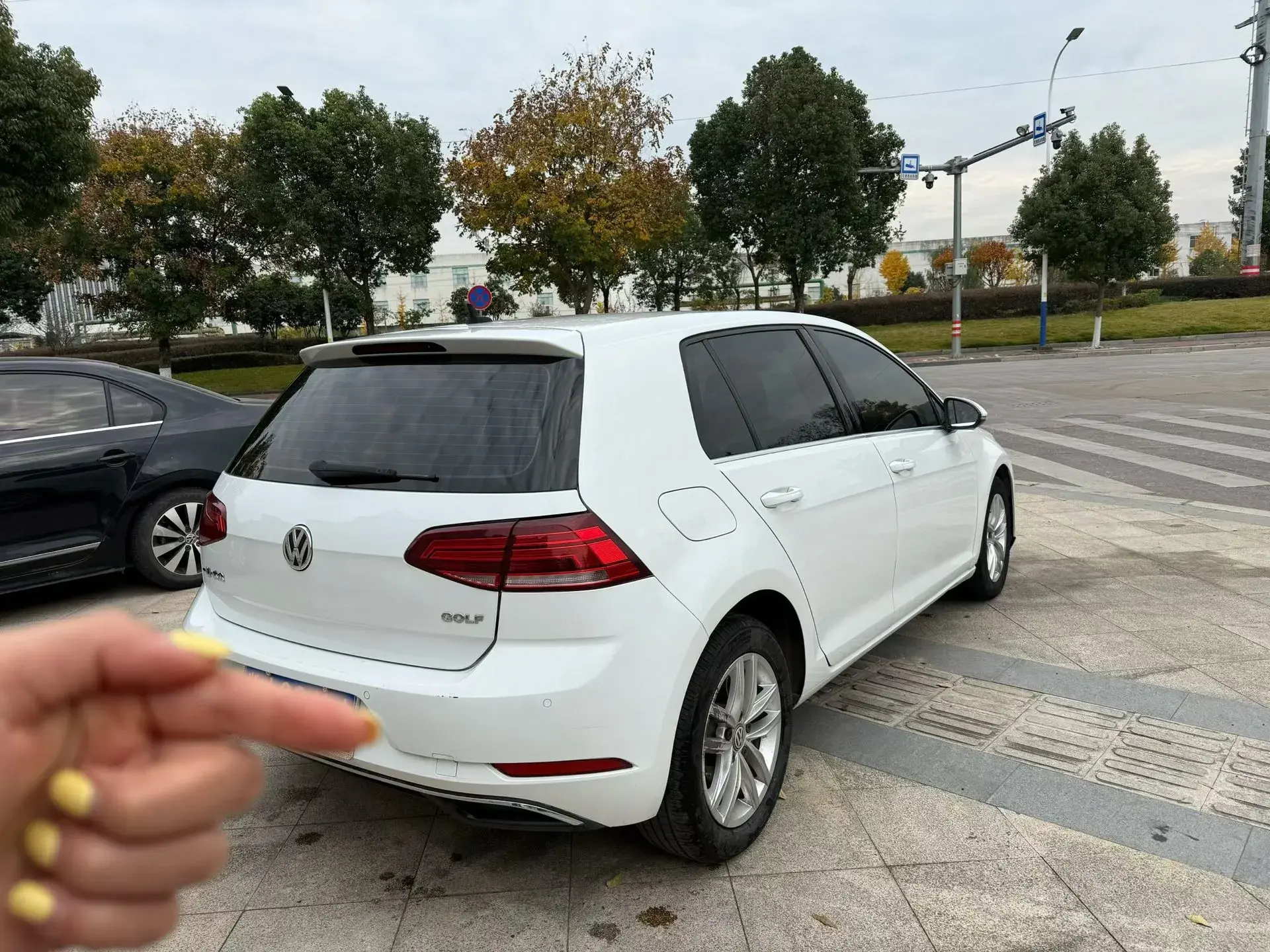 2019 VOLKSWAGEN GOLF thumbnail 4