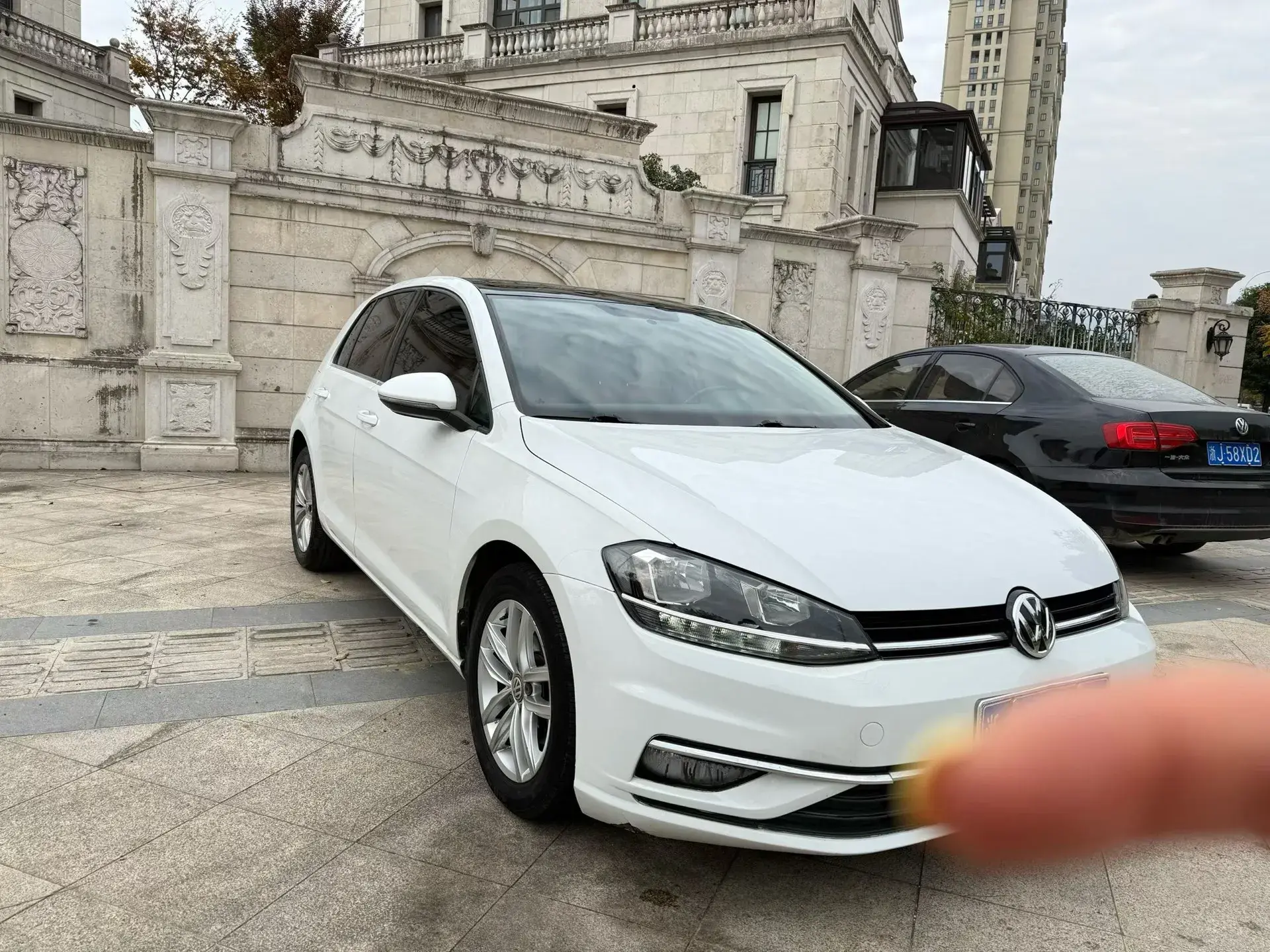 2019 VOLKSWAGEN GOLF thumbnail 3