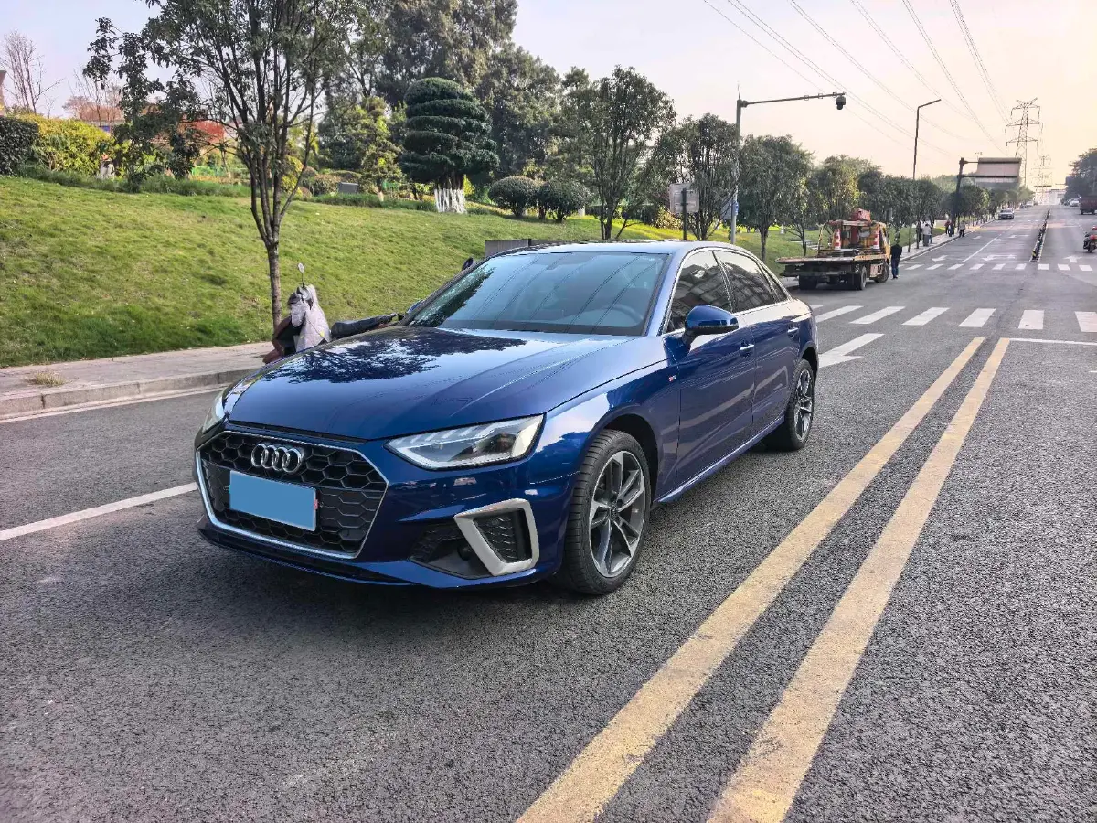 2022 Audi A4L 2.0T 190HP L4 7DCT