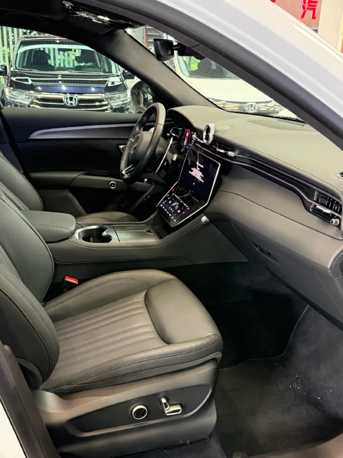 2022 Maserati Levante 2.0T 330HP L4 8AT,autocango,china used car exporter,china ev exporter,chinese used car exporter,chinese used ev exporter