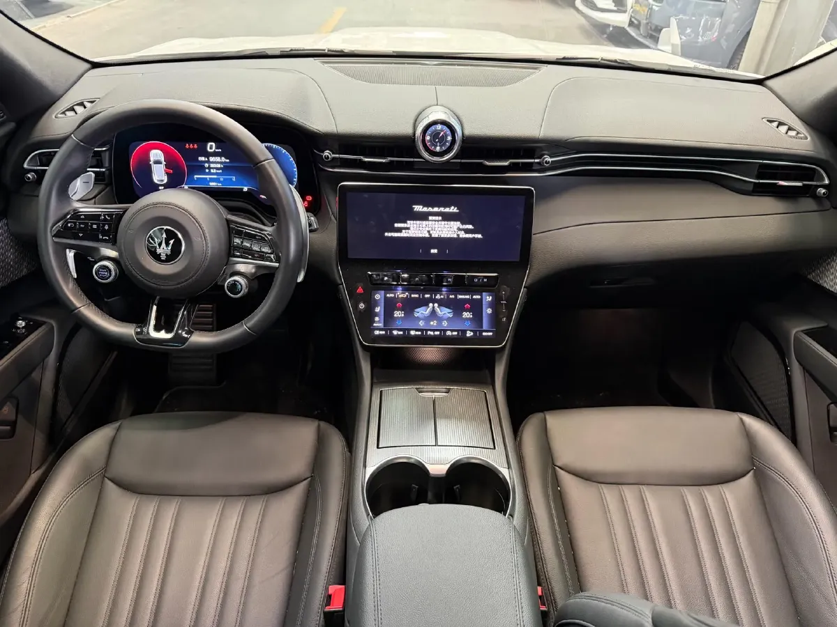 2022 Maserati Levante 2.0T 330HP L4 8AT,autocango,china used car exporter,china ev exporter,chinese used car exporter,chinese used ev exporter