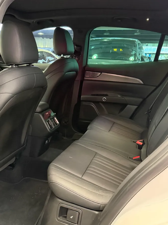 2022 Maserati Levante 2.0T 330HP L4 8AT,autocango,china used car exporter,china ev exporter,chinese used car exporter,chinese used ev exporter