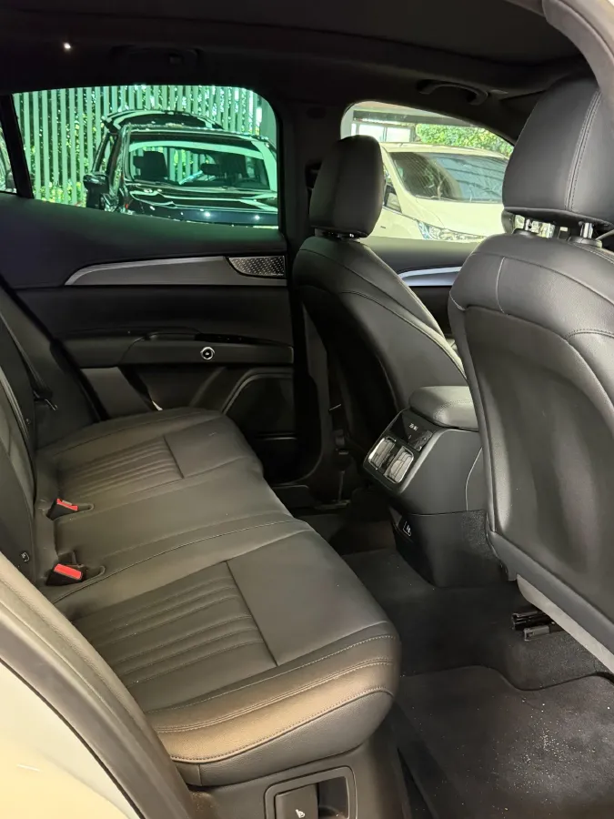 2022 Maserati Levante 2.0T 330HP L4 8AT,autocango,china used car exporter,china ev exporter,chinese used car exporter,chinese used ev exporter