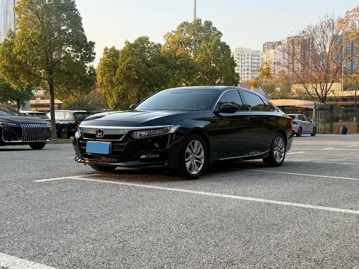 2018 Honda Accord 1.5T 194HP L4 CVT 2018 Honda Accord 1.5T 194HP L4 CVT