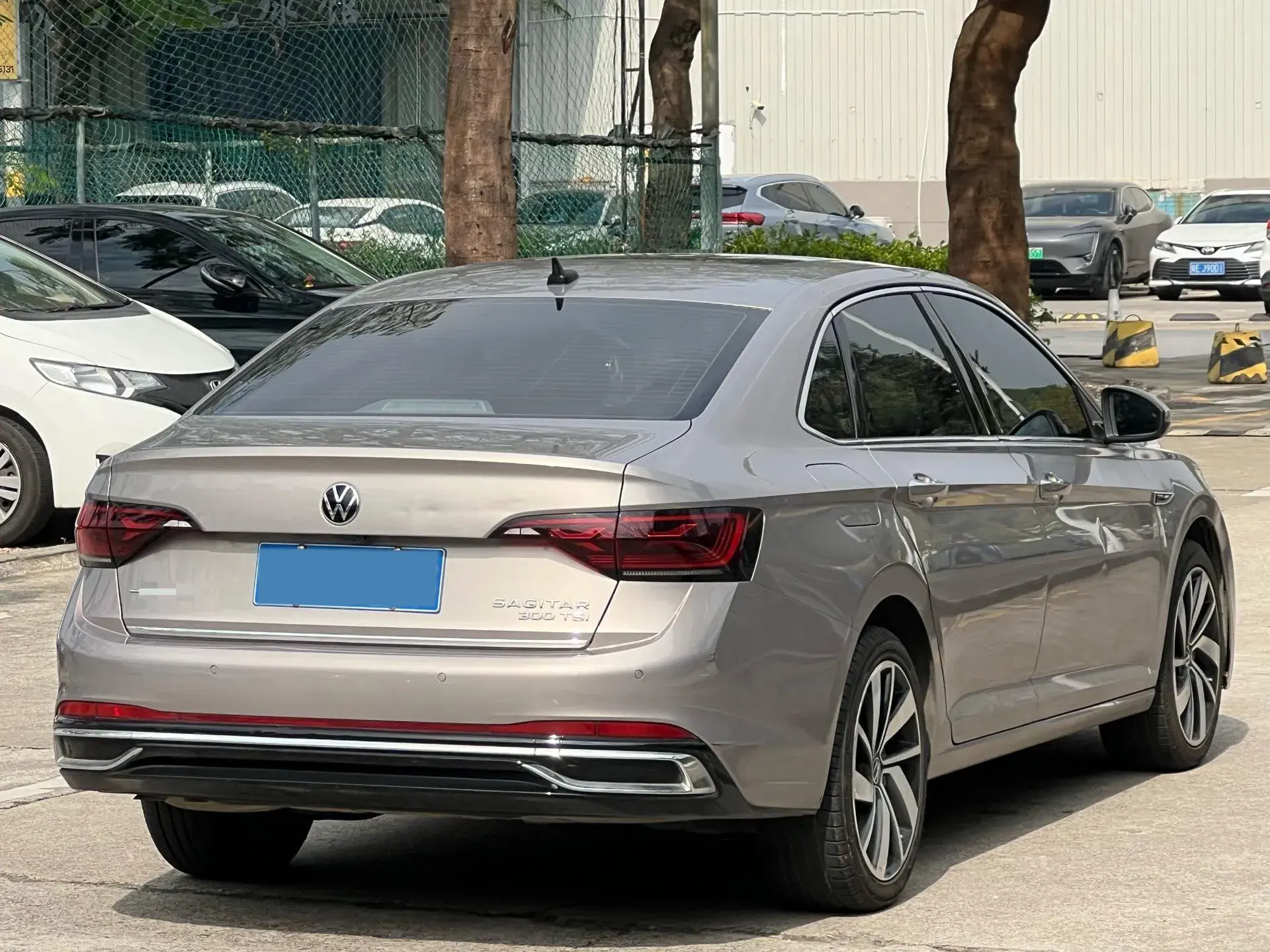 2023 VOLKSWAGEN SAGITAR thumbnail 4