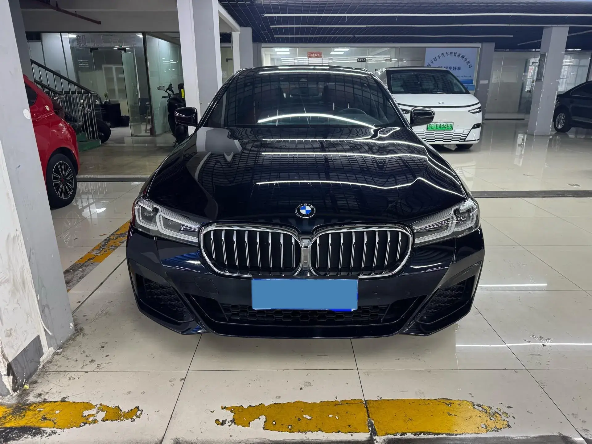 2021 BMW 5 thumbnail 2