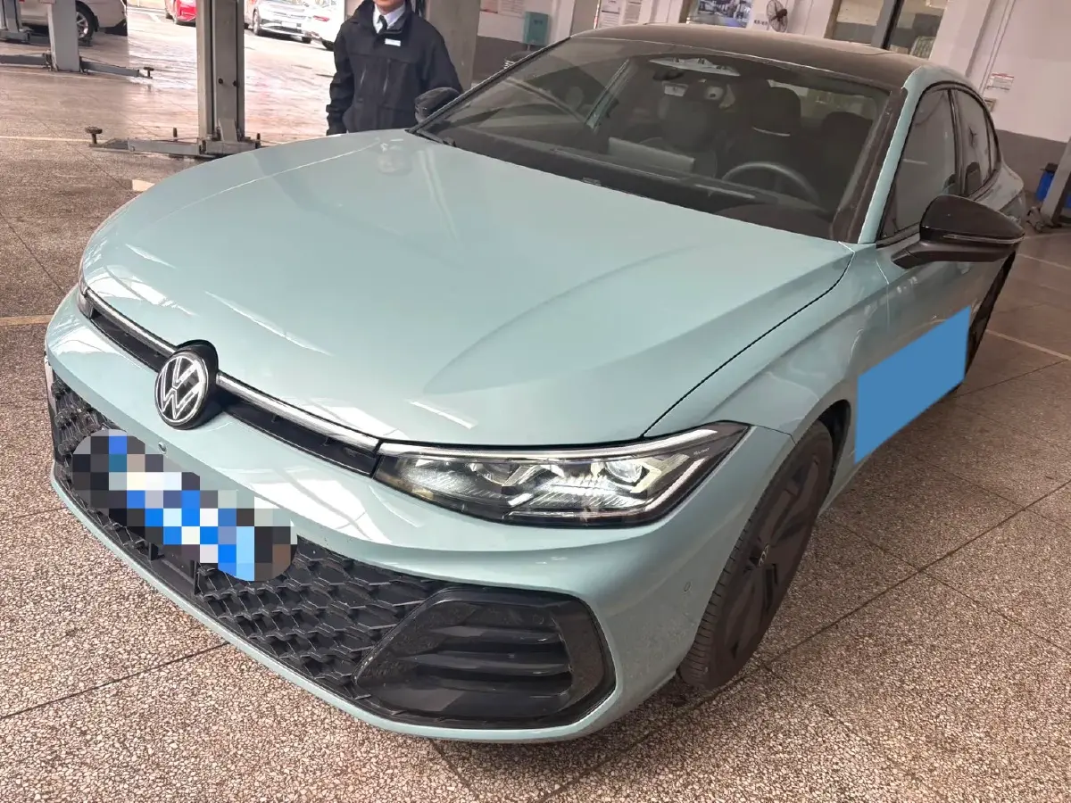 2025 Volkswagen Passat 2.0T 220HP L4 7DCT