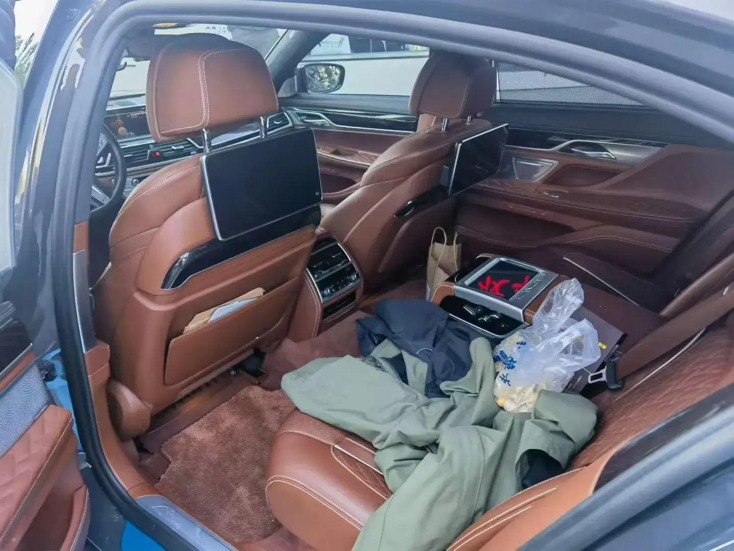 2021 BMW 7 thumbnail 4