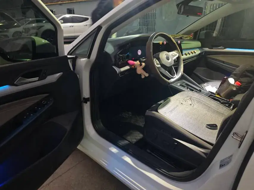 2021 VOLKSWAGEN GOLF thumbnail 4