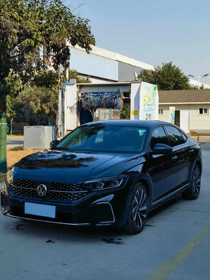 2021 Volkswagen Passat 2.0T 220HP L4 7DCT