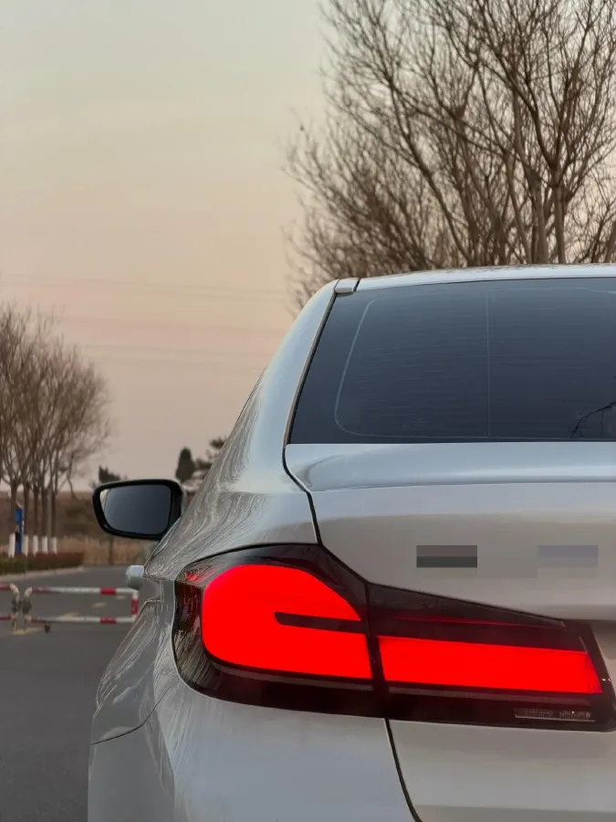 2022 BMW 5 Series 2.0T 252HP L4 8AT,autocango,china used car exporter,china ev exporter,chinese used car exporter,chinese used ev exporter