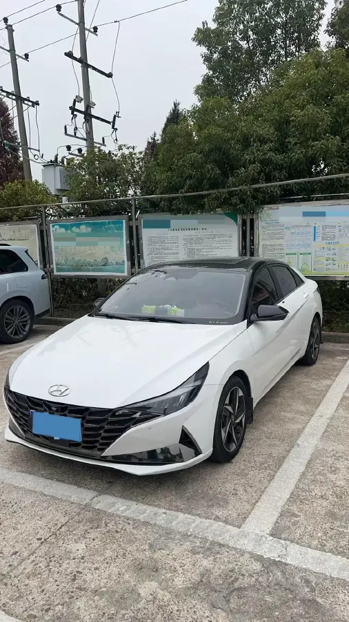 2022 Hyundai Elantra 1.5L 115HP L4 CVT