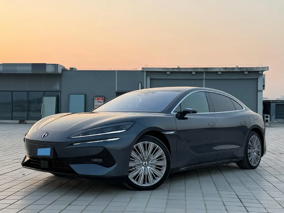 2024 Denza DenzaZ9 2.0T 207HP L4 E-CVT PHEV 38.5KWH