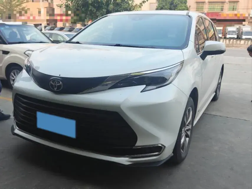 2024 Toyota Sienna 2.5L 189HP L4 E-CVT Hybrid