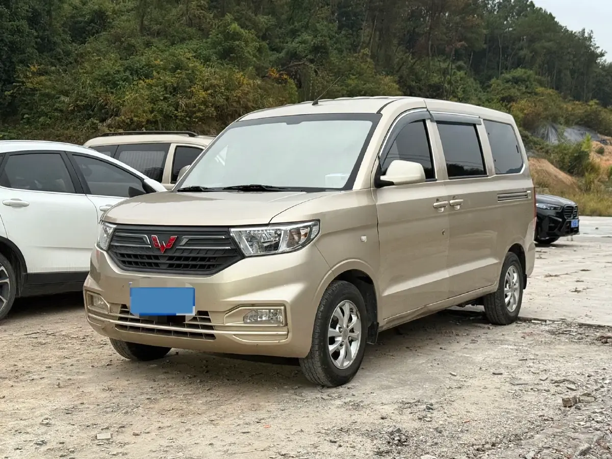 2019 WuLing HongGuang V 1.5L 99HP L4 6MT