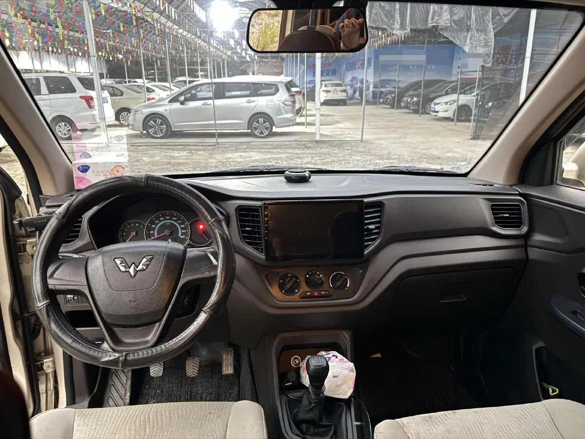 2019 WuLing HongGuang V 1.5L 99HP L4 6MT,autocango,china used car exporter,china ev exporter,chinese used car exporter,chinese used ev exporter