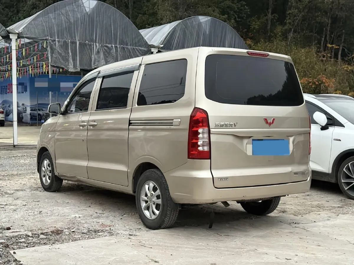 2019 WuLing HongGuang V 1.5L 99HP L4 6MT,autocango,china used car exporter,china ev exporter,chinese used car exporter,chinese used ev exporter