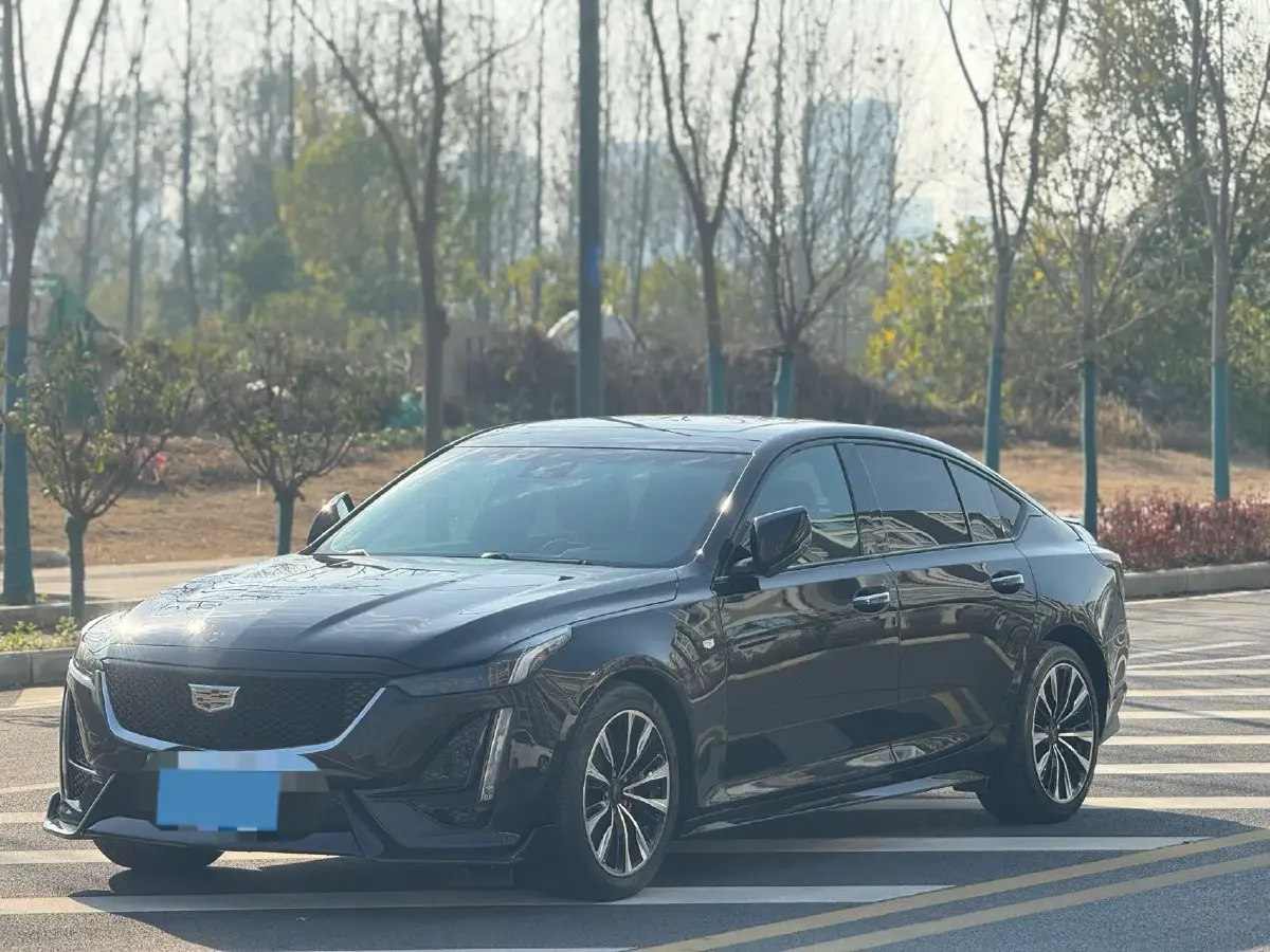 2023 Cadillac CT5 2.0T 237HP L4 10AT