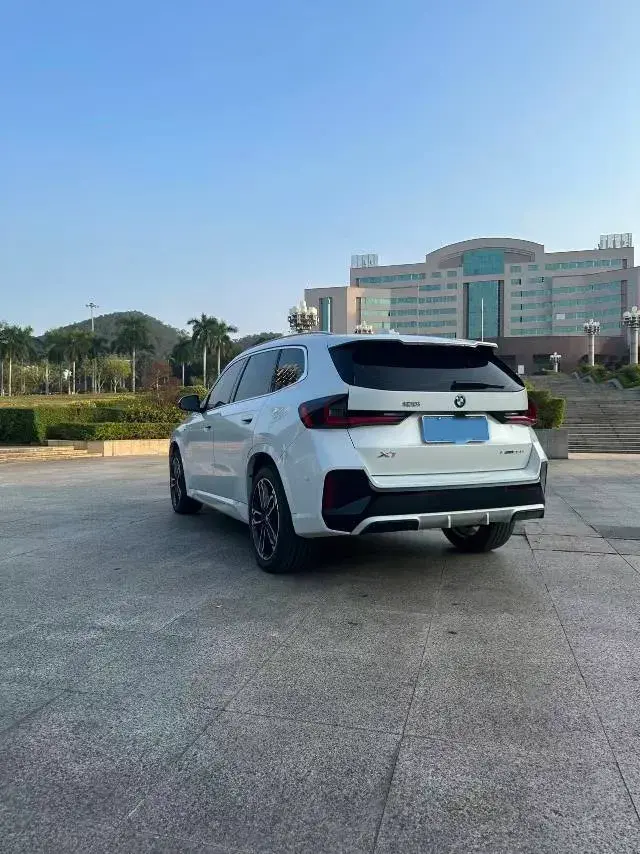 2024 BMW X1 thumbnail 4