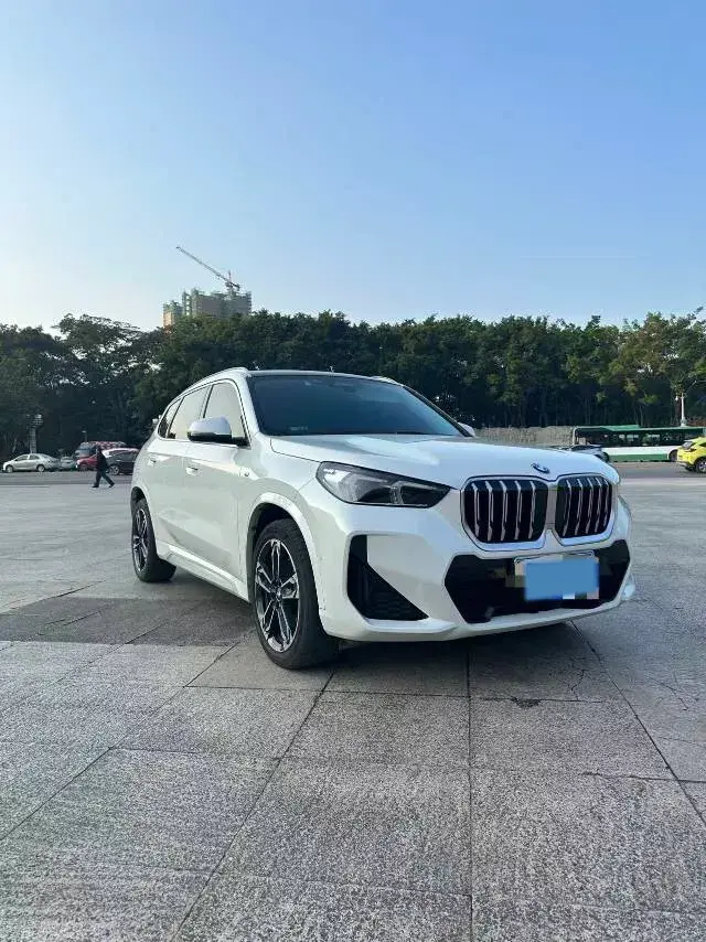 2024 BMW X1 thumbnail 3