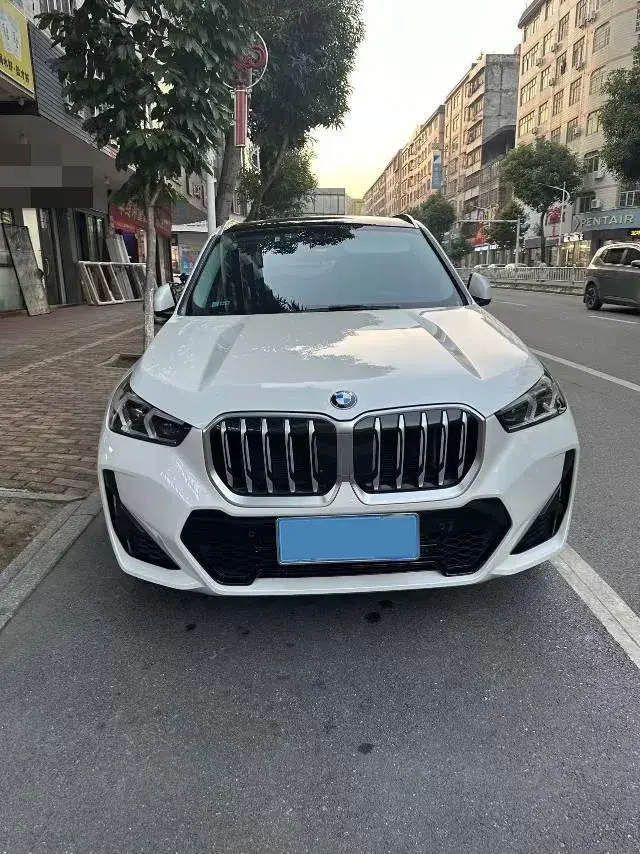 2024 BMW X1 thumbnail 2