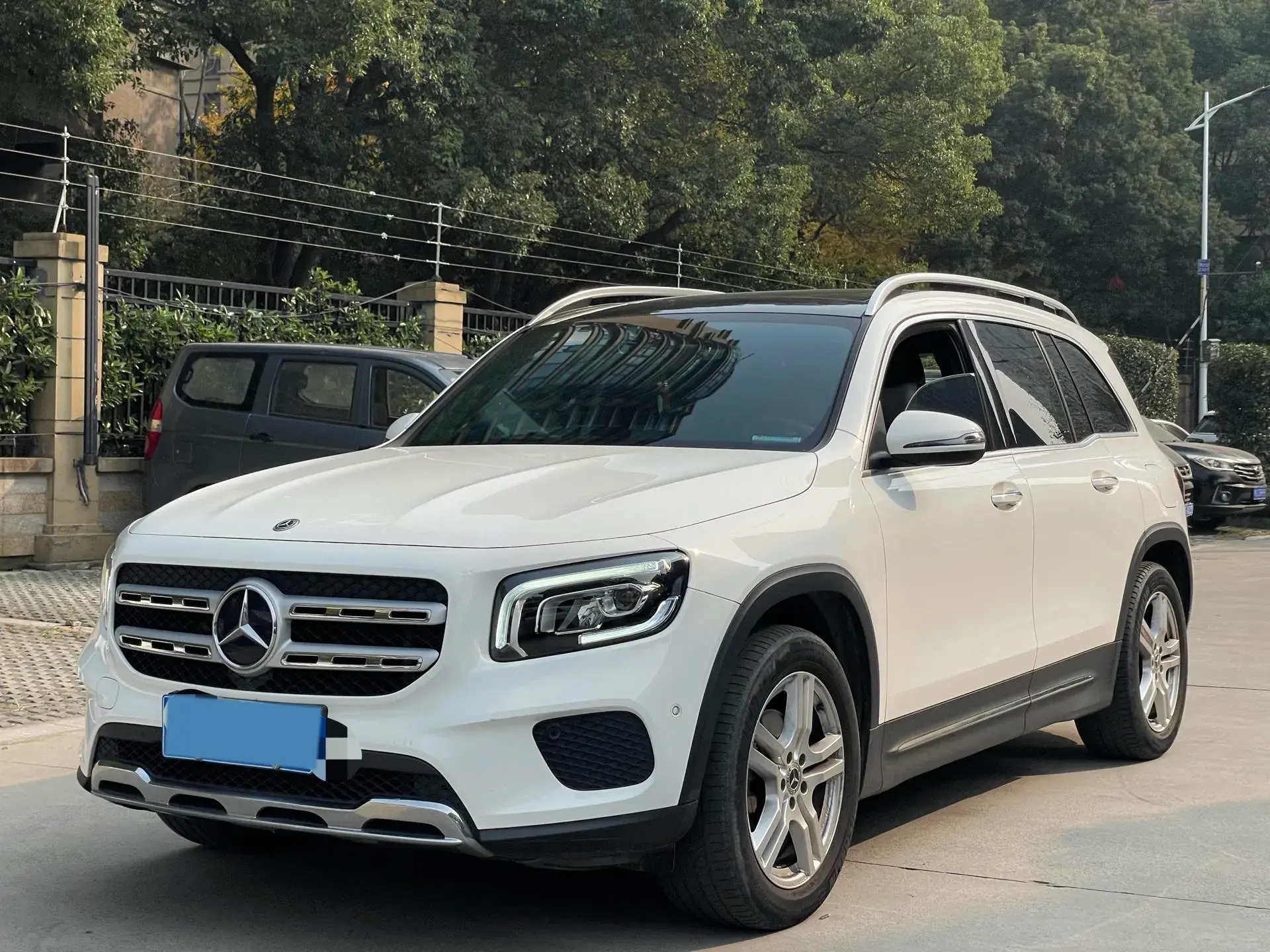 2021 MERCEDES-BENZ GLB view 1
