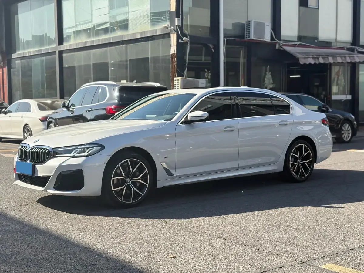 2022 BMW 5 Series 2.0T 252HP L4 8AT