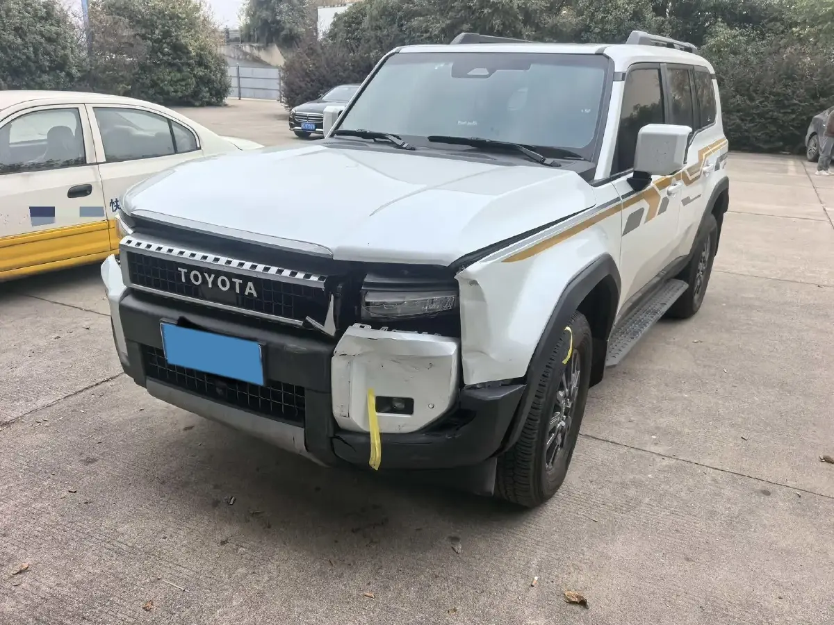 2024 Toyota Land Cruiser Prado 2.4T 282HP L4 8AT Hybrid