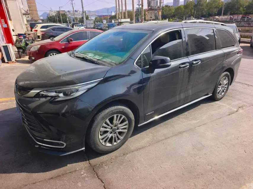 2023 Toyota Sienna 2.5L 189HP L4 E-CVT Hybrid