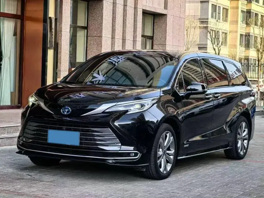 2023 Toyota Sienna 2.5L 189HP L4 E-CVT Hybrid