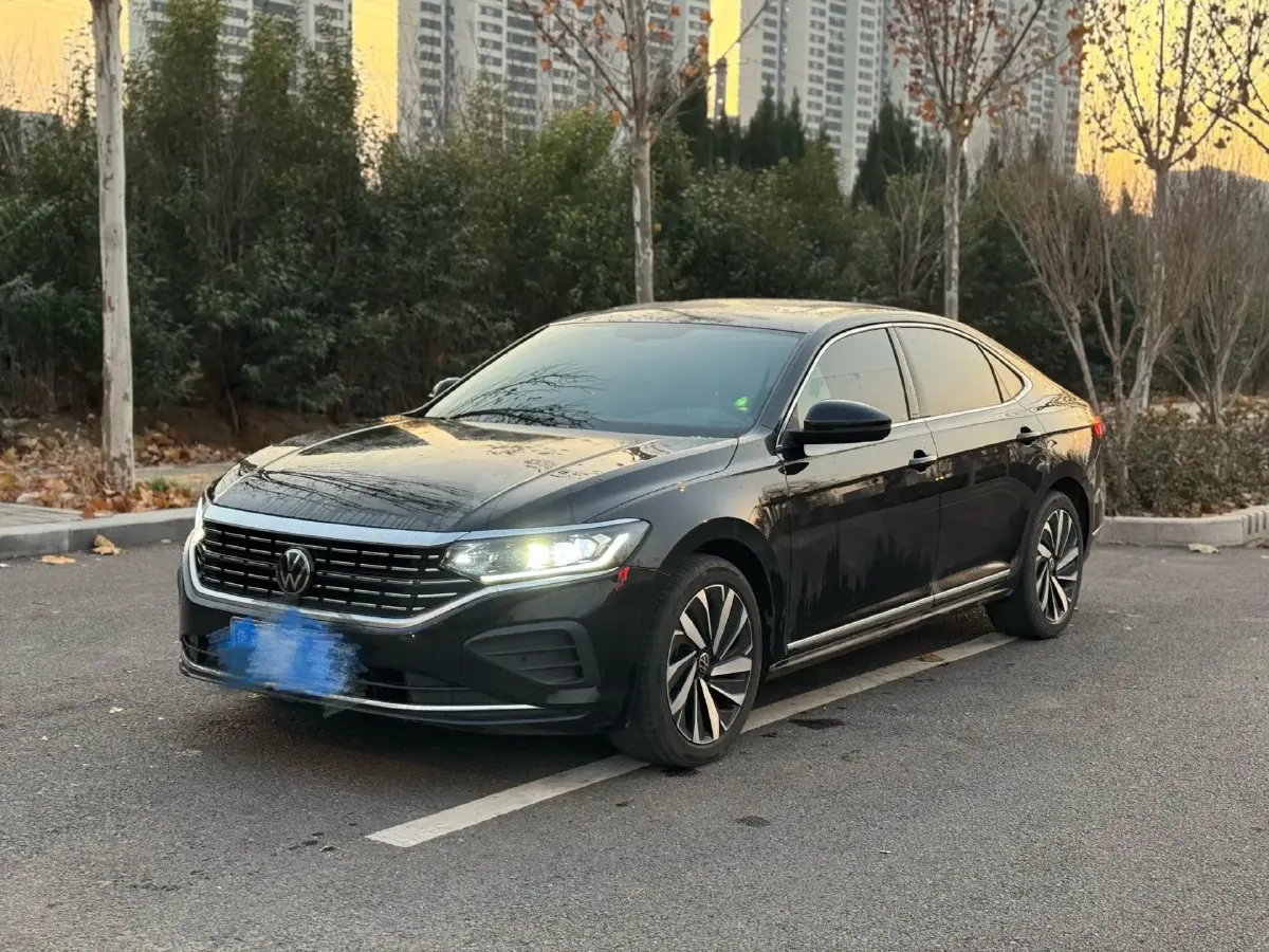 2025 Volkswagen Passat 2.0T 220HP L4 7DCT