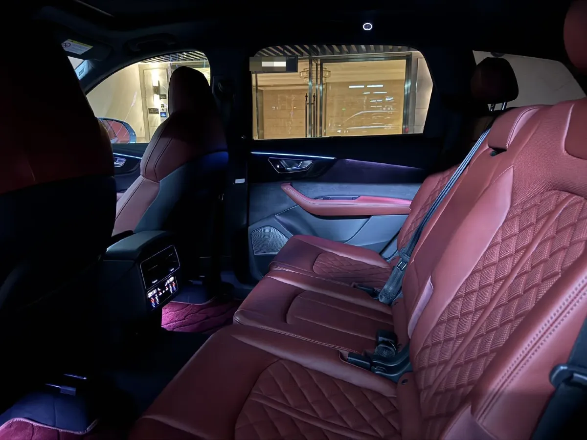 2024 Audi SQ7 4.0T 507HP V8 8AT,autocango,china used car exporter,china ev exporter,chinese used car exporter,chinese used ev exporter