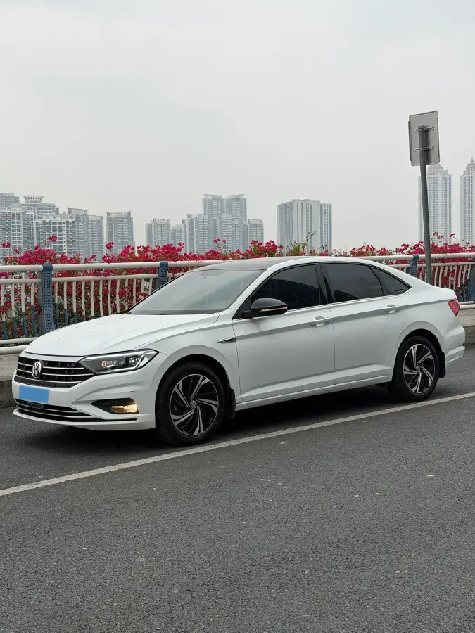 2021 Volkswagen Sagitar 1.4T 150HP L4 7DCT