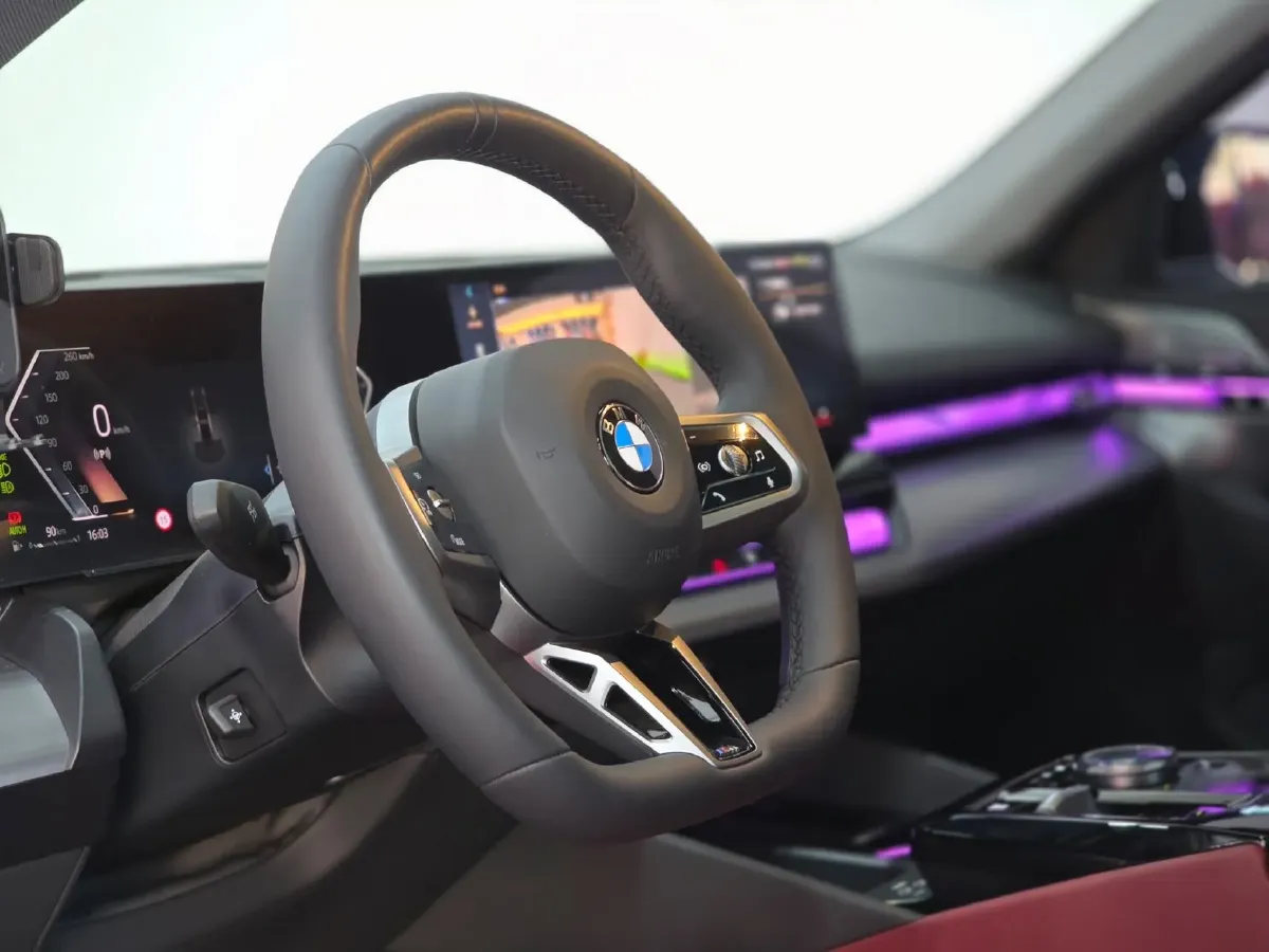 2025 BMW 5 Series 2.0T 258HP L4 8AT,autocango,china used car exporter,china ev exporter,chinese used car exporter,chinese used ev exporter