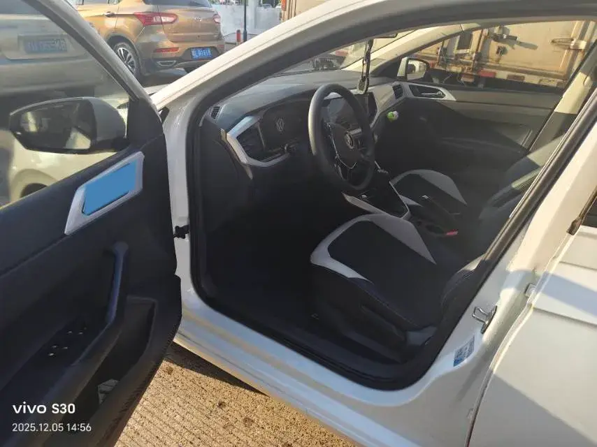 2023 VOLKSWAGEN POLO thumbnail 4