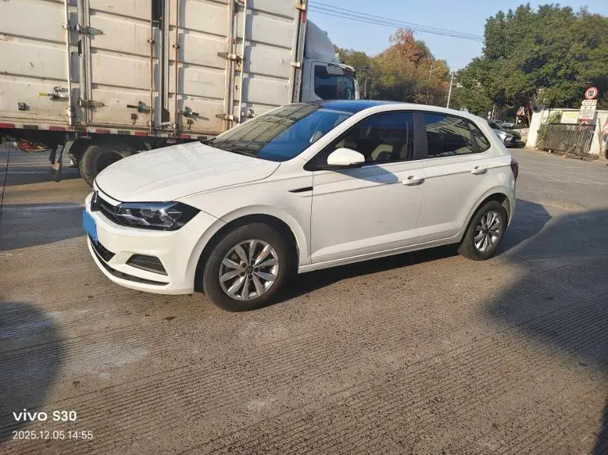 2023 VOLKSWAGEN POLO view 1