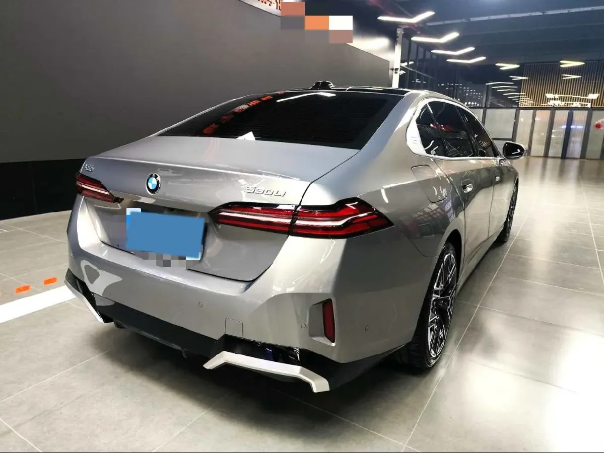 2024 BMW 5 Series 2.0T 258HP L4 8AT,autocango,china used car exporter,china ev exporter,chinese used car exporter,chinese used ev exporter