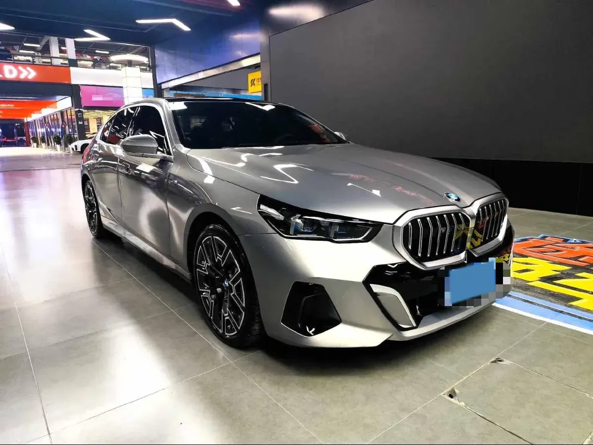 2024 BMW 5 Series 2.0T 258HP L4 8AT,autocango,china used car exporter,china ev exporter,chinese used car exporter,chinese used ev exporter
