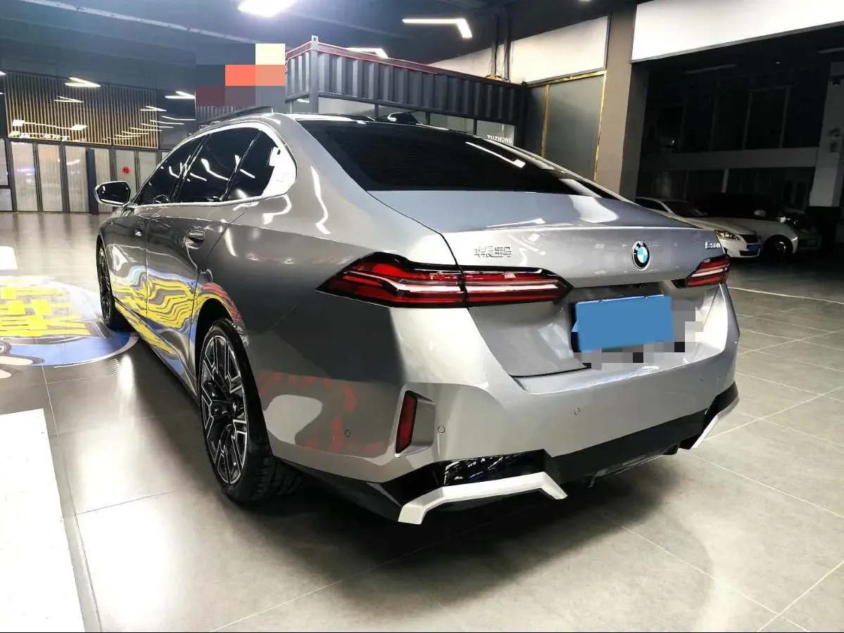 2024 BMW 5 Series 2.0T 258HP L4 8AT,autocango,china used car exporter,china ev exporter,chinese used car exporter,chinese used ev exporter
