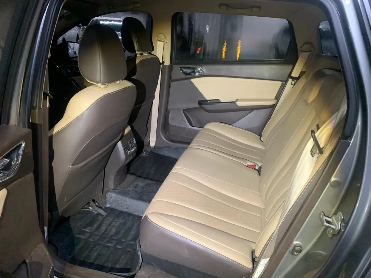 2017 BaoJun 310W 1.5L 112HP L4 6MT,autocango,china used car exporter,china ev exporter,chinese used car exporter,chinese used ev exporter