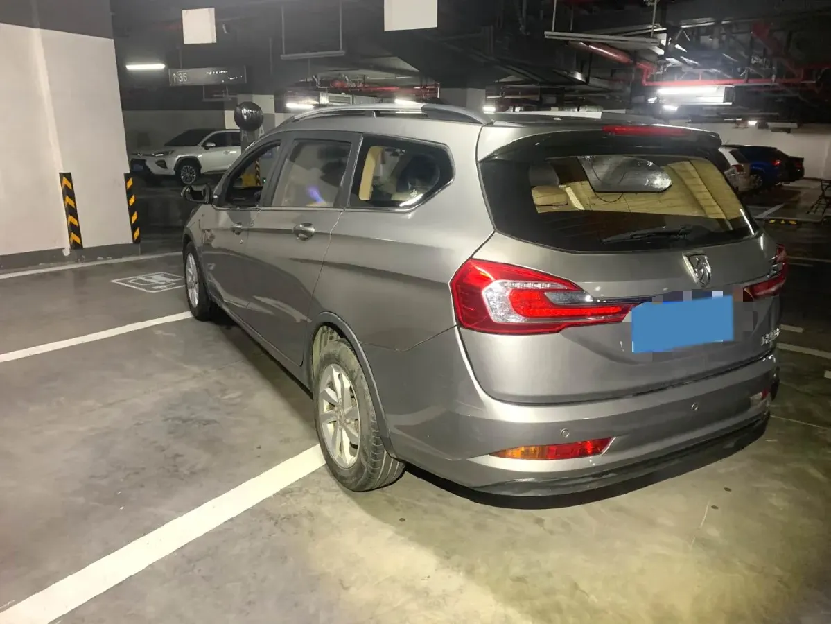 2017 BaoJun 310W 1.5L 112HP L4 6MT,autocango,china used car exporter,china ev exporter,chinese used car exporter,chinese used ev exporter