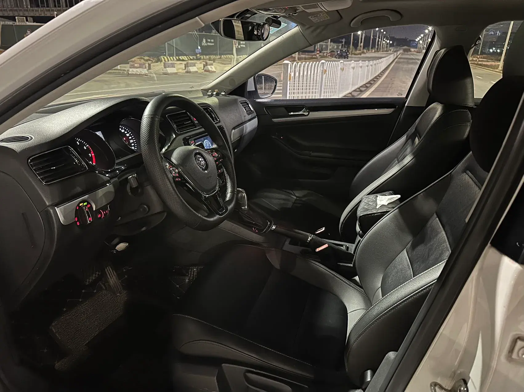 2018 VOLKSWAGEN SAGITAR thumbnail 4