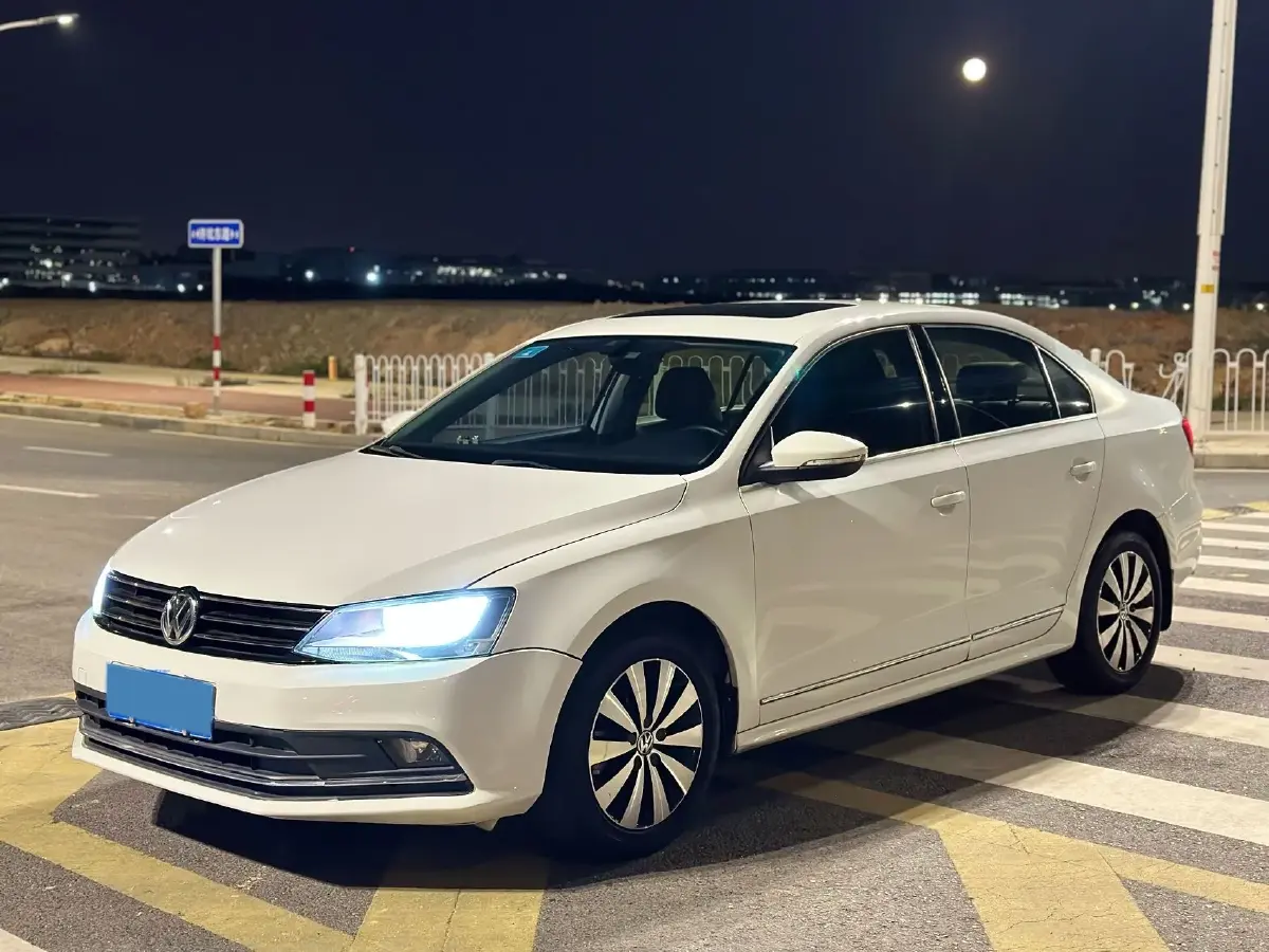 2018 Volkswagen Sagitar 1.2T 110HP L4 7DCT