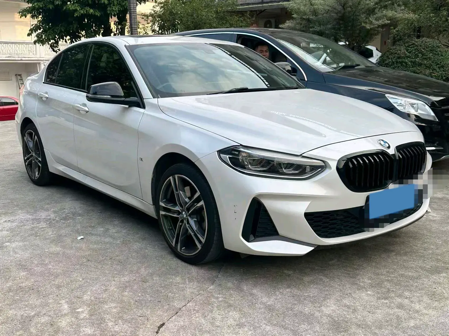 2022 BMW 1 thumbnail 2